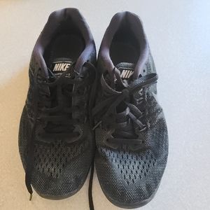 Womens size 7.5 Nike Tennis Shoes
